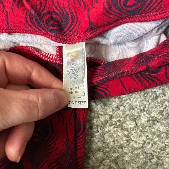 LulaRoe leggings 
one size 
never worn 
Multi Colored - Picture 3 of 3